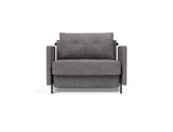 Cubed 90 stol med armlæn i 282 Avella Warm Grey, set forfra