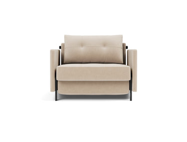 Cubed 90 stol med armlæn i 410 Esina Almond, set forfra
