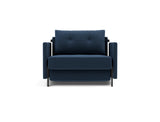 Cubed 90 stol med armlæn i 414 Esina Indigo Blue, set forfra