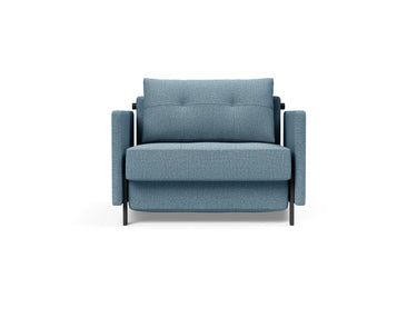 Cubed 90 stol med armlæn i 525 Mixed Dance Light Blue, set forfra
