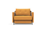 Cubed 90 stol med armlæn i 536 Bouclé Ochre, set forfra