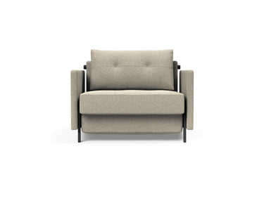 Cubed 90 stol med armlæn i 539 Bouclé Beige, set forfra