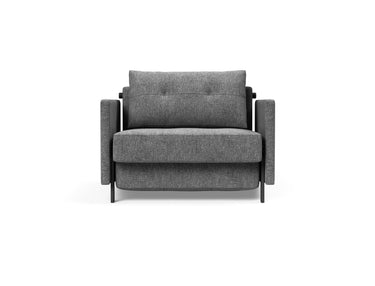 Cubed 90 stol med armlæn i 563 Twist Charcoal, set forfra