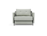 Cubed 90 stol med armlæn i 888 Mozart Slate Brown, set forfra