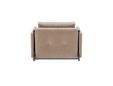 Cubed 90 stol med armlæn i 417 Esina Mocha, set bagfra