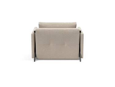 Cubed 90 stol med armlæn i 612 Blida Sand Grey, set bagfra