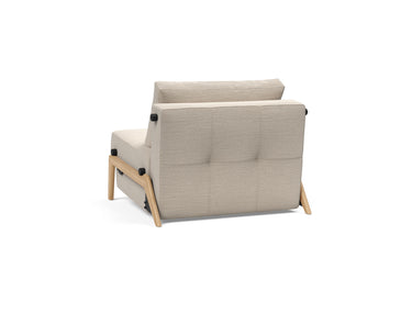 Cubed 90 Wood stol i 612 Blida Sand Grey, set skråt bagfra