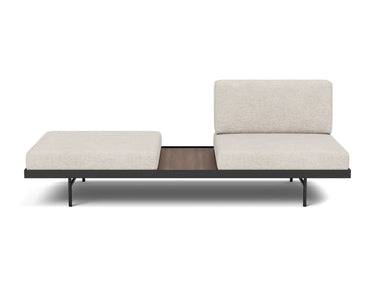 Puri daybed med valnøddebord i 470 Yuveno Natural, set forfra