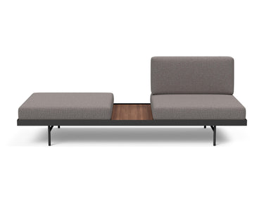 Puri daybed med valnøddebord i 521 Mixed Dance Grey, set forfra