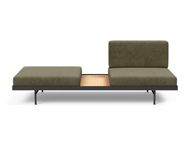 Puri daybed med egetræsbord i 316 Cordufine Pine Green, set forfra