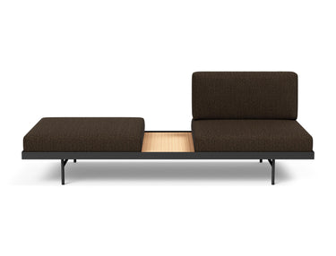 Puri daybed med egetræsbord i 358 Taura Chocco, set forfra