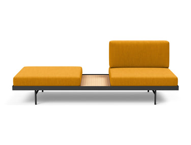 Puri daybed med egetræsbord i 507 Elegance Burned Curry, set forfra