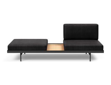 Puri daybed med egetræsbord i 550 Faunal Black, set forfra
