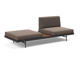 Puri daybed med valnøddebord i 530 Bouclé Taupe, set skråt forfra