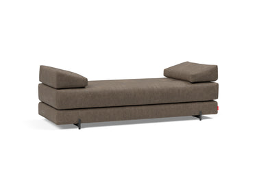 Sigmund Indu daybed i 411 Esina Cedar Brown, set skråt bagfra