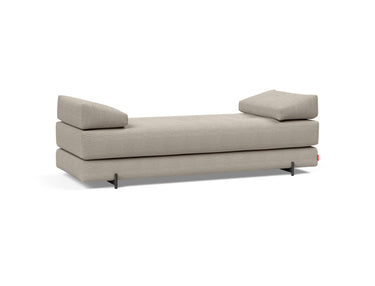 Sigmund Indu daybed i 579 Kenya Gravel, set skråt bagfra