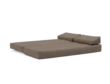 Sigmund Indu daybed i 411 Esina Cedar Brown, som seng på 160 × 200 cm
