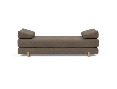 Sigmund Drip daybed i 411 Esina Cedar Brown, set bagfra