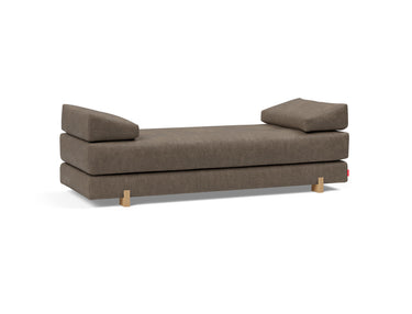 Sigmund Drip daybed i 411 Esina Cedar Brown, set skråt bagfra