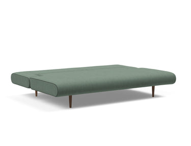 Unfurl Lounger sovesofa i 518 Elegance Green, slået ud til seng