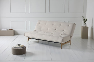 Aslak 120 sovesofa med Classic madras i 612 Blida Sand Grey i en stue, billede 4