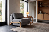 Cubed 90 Wood stol i 565 Twist Granite i en stue