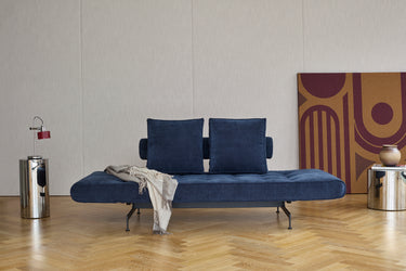 Ghia Laser daybed i 414 Esina Indigo Blue i en stue, billede 8