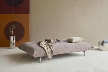 Mikunjo sovesofa i 418 Esina Truffle i en stue, billede 5