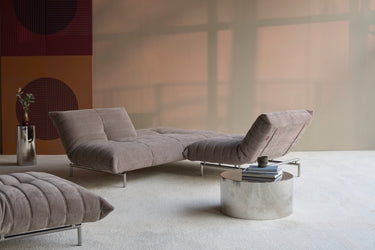 Mikunjo sovesofa i 418 Esina Truffle i en stue, billede 2