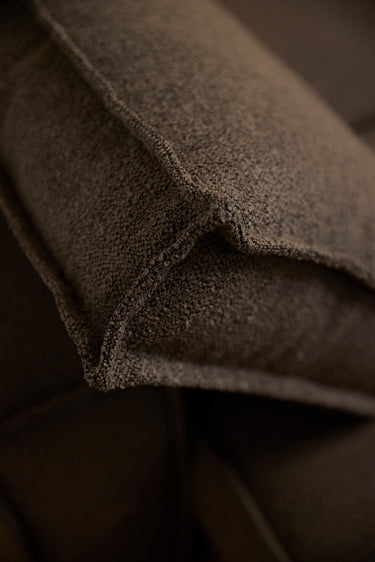 Newilla sovesofa med chaiselong i 530 Bouclé Taupe i en stue, billede 7