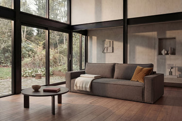 Newilla sovesofa i 530 Bouclé Taupe i en stue