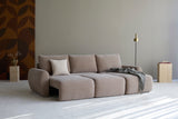 Norum sovesofa med chaiselong og Curve armlæn i 417 Esina Mocha i en stue, billede 3