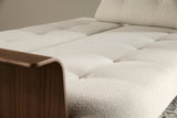 Recast Dark Styletto sovesofa med armlæn i 357 Taura Off White i en stue, billede 3