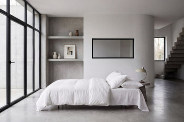 Recast Dark Styletto sovesofa i 357 Taura Off White i en stue, billede 2