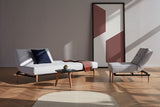 Splitback Styletto Light Wood sovesofa sammen med Splitback stol i en stue