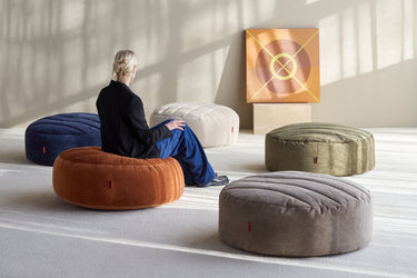 Shufflepuck Quiltus sækkestol i flere farver i en stue, billede 2