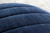 Shufflepuck Quiltus sækkestol i 414 Esina Indigo Blue i en stue