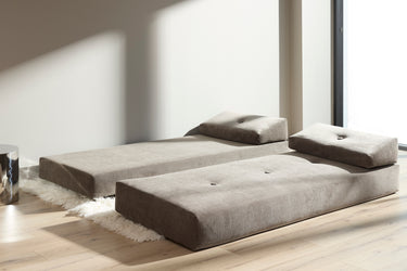 Sigmund Drip daybed i 411 Esina Cedar Brown i en stue, billede 4