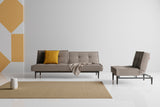 Splitback Styletto Black Wood sovesofa i 521 Mixed Dance Grey i en stue, billede 2