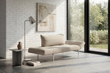 Zeal Straw daybed i 539 Bouclé Beige i en stue
