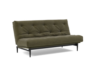 Colpus Black sovesofa med Classic madras i 316 Cordufine Pine Green, set skråt forfra