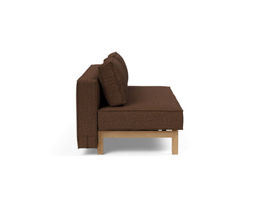 Sly Wood sovesofa i 359 Taura Cappuccino, set fra siden