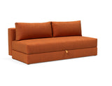 Osvald sovesofa i 412 Esina Rust, set skråt forfra