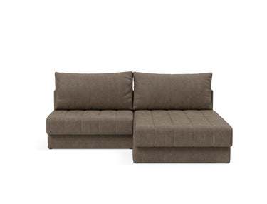 Akello sovesofa med chaiselong i 411 Esina Cedar Brown, set forfra