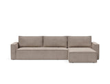 Newilla sovesofa med chaiselong i 318 Cordufine Beige, set forfra