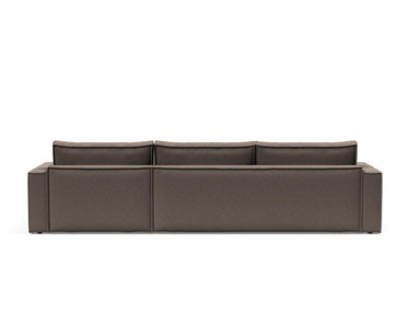 Newilla sovesofa med chaiselong i 530 Bouclé Taupe, set bagfra