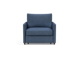 Neah stol med slim armlæn i 302 Weda Blue, set forfra