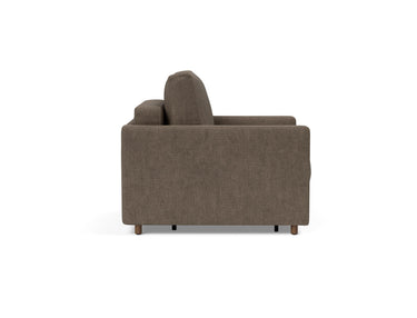 Neah stol med slim armlæn i 411 Esina Cedar Brown, set fra siden