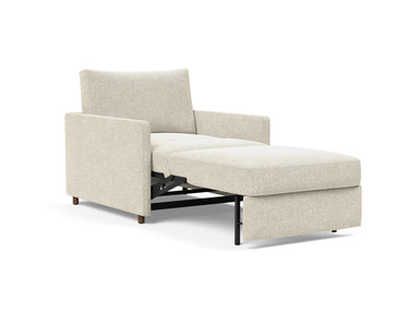 Neah stol med slim armlæn i 357 Taura Off White, med sædet trukket ud som lounger