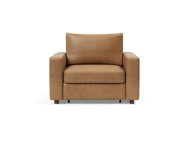 Neah stol med standard armlæn i 551 Faunal Brown, set forfra